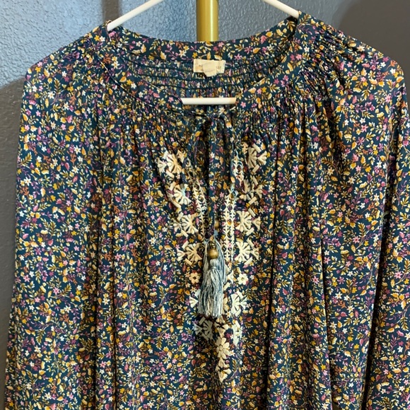 Boho Floral Embroidered Navy Women's Peasant Top size 1X PTP 26 - Picture 3 of 9